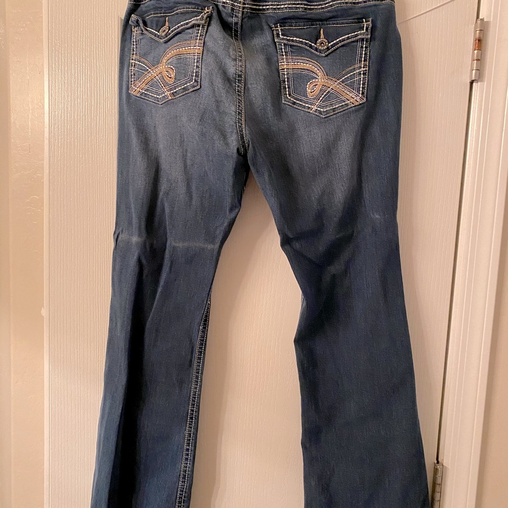 Blue maternity jeans with blue full belly cover
